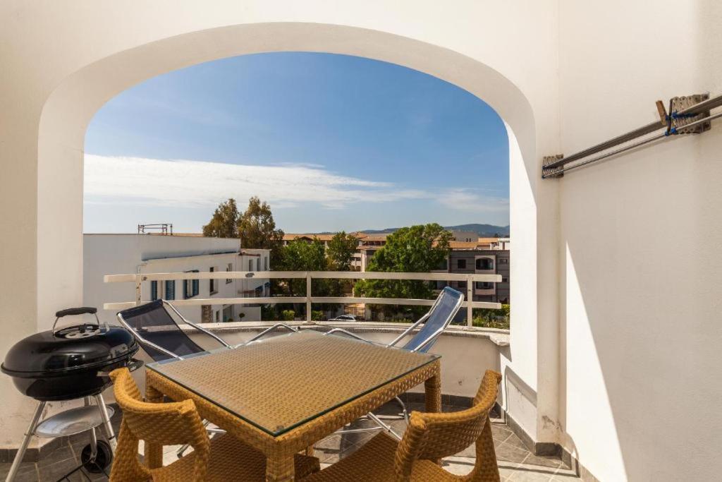 Hotel Residence Hibiscus La Caletta Exterior foto