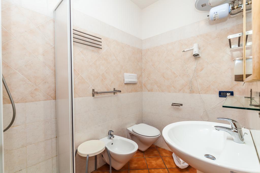 Hotel Residence Hibiscus La Caletta Exterior foto