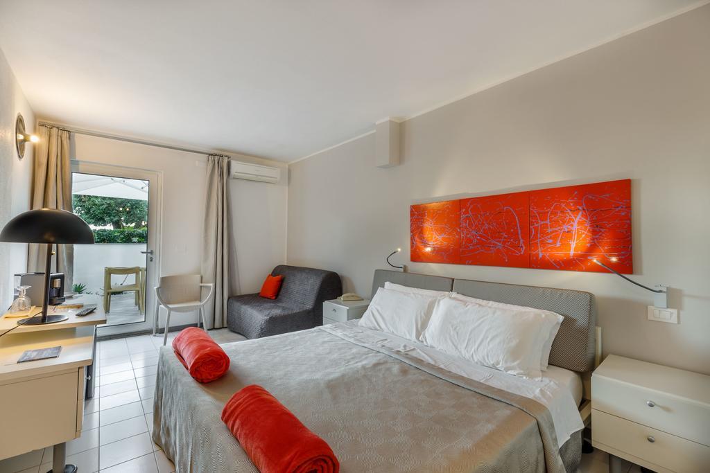 Hotel Residence Hibiscus La Caletta Exterior foto