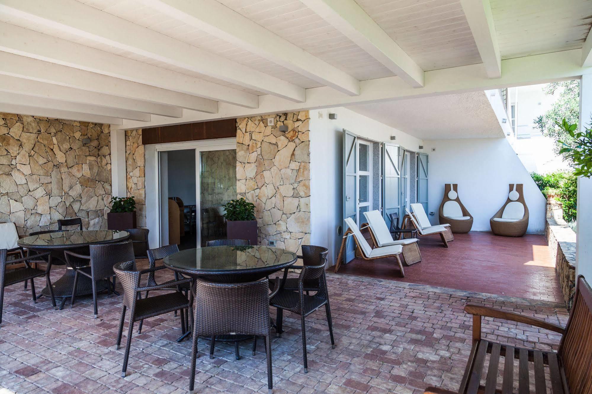 Hotel Residence Hibiscus La Caletta Exterior foto