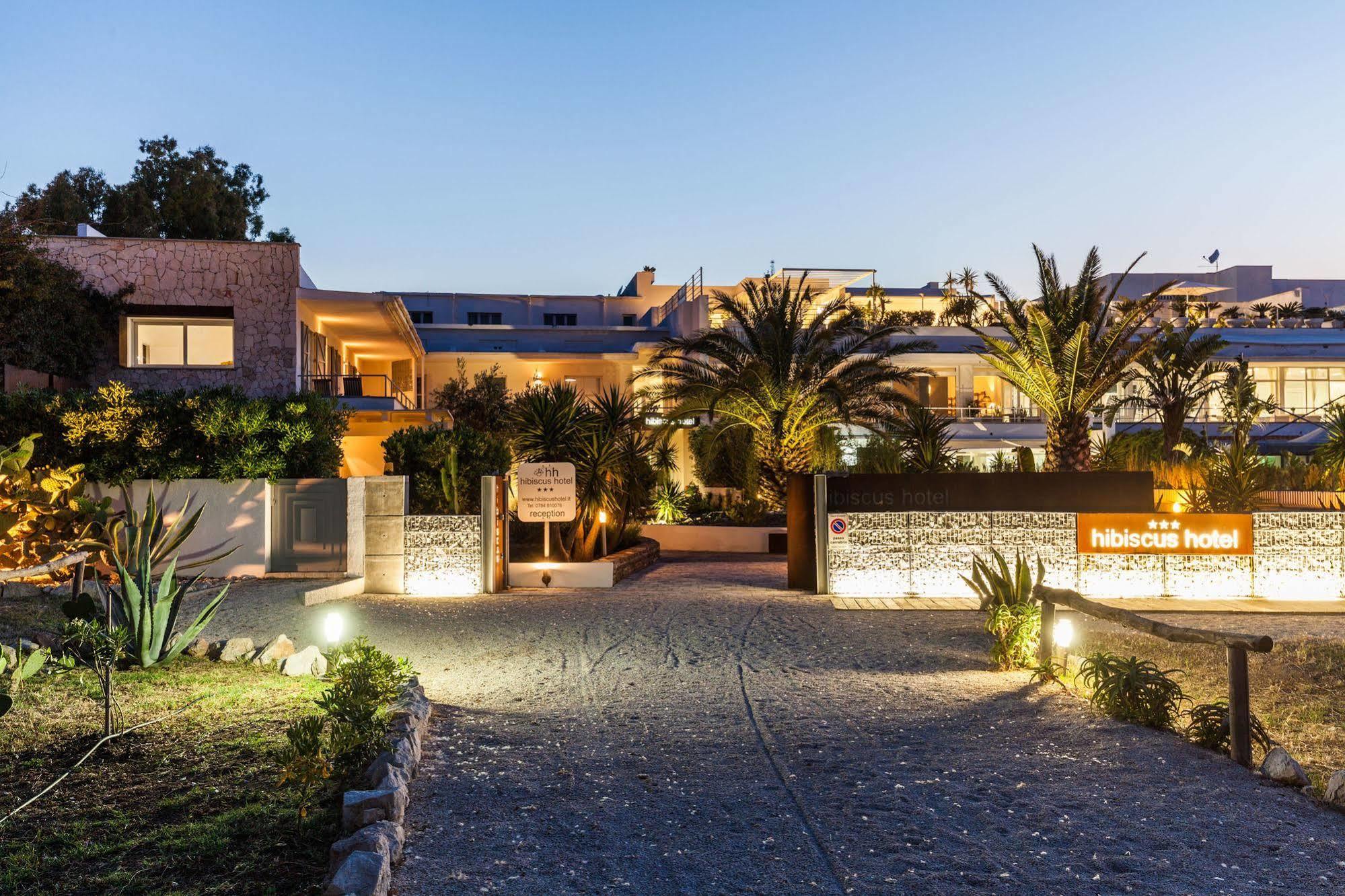 Hotel Residence Hibiscus La Caletta Exterior foto