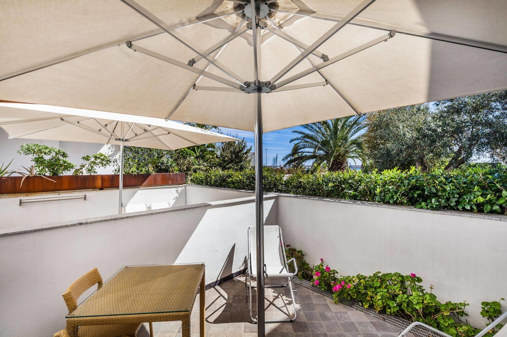 Hotel Residence Hibiscus La Caletta Exterior foto